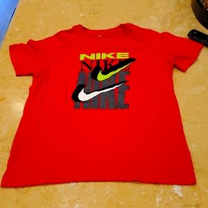 NIKE BOYS TEE SHIRT